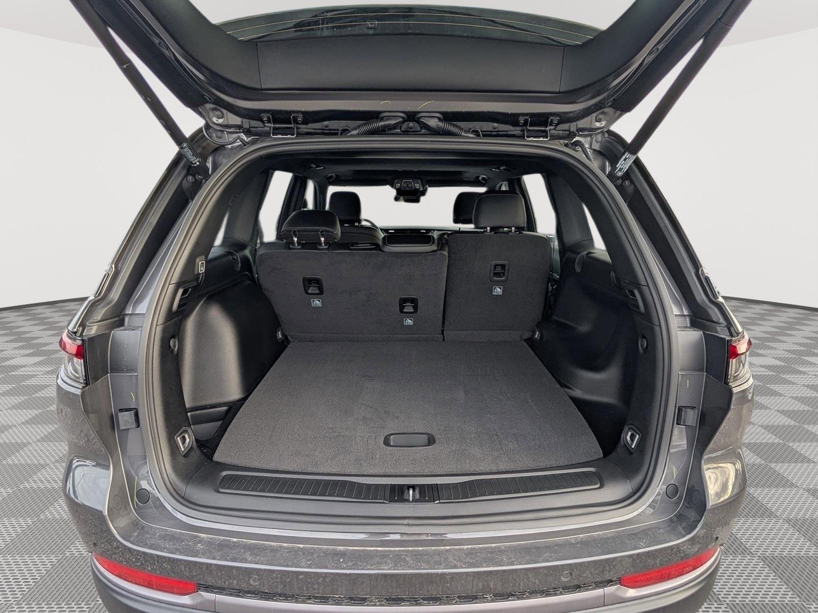 New 2026 Jeep Grand Cherokee Altitude AWD/4WD image 8