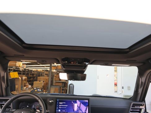 Used 2025 Lexus GX 550 w/ Accessory Package (2T) image 34