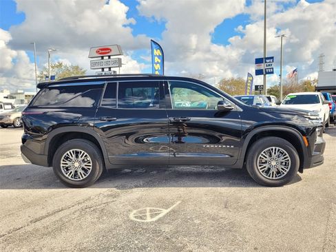 Certified 2025 Chevrolet Traverse LT image 8