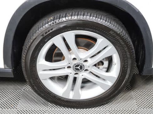 Used 2018 Mercedes-Benz GLA 250 4MATIC image 37