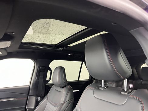 Used 2025 Ford Explorer ST-Line w/ Premium Package image 18