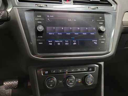 Used 2019 Volkswagen Tiguan SE w/ Panoramic Sunroof Package FWD image 18