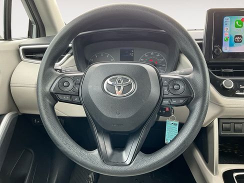 Used 2023 Toyota Corolla Cross L FWD image 12