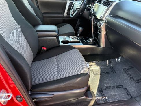 Used 2024 Toyota 4Runner SR5 AWD/4WD image 32