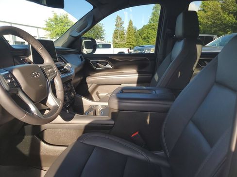 Used 2022 Chevrolet Tahoe Z71 w/ Luxury Package AWD/4WD image 16