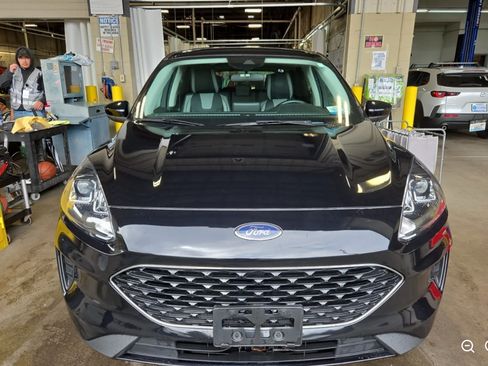 Used 2021 Ford Escape SE w/ SE Sport Appearance Package AWD/4WD image 3