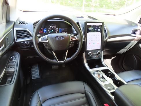 Used 2023 Ford Edge SEL w/ Convenience Package AWD/4WD image 4
