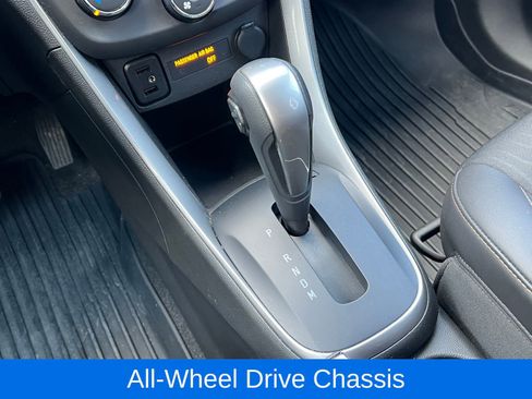 Used 2022 Chevrolet Trax LT w/ LT Convenience Package AWD/4WD image 24