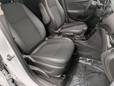 Used 2022 Buick Encore Preferred w/ Safety Package AWD/4WD image 35