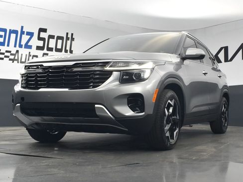 Used 2024 Kia Seltos EX FWD image 17