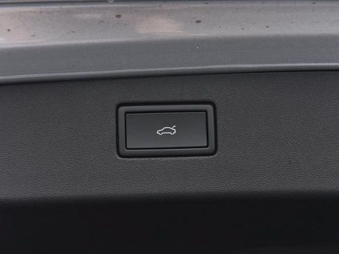 Certified 2025 Volkswagen Tiguan SE FWD image 25