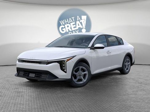 New 2025 Kia K4 LXS image 1