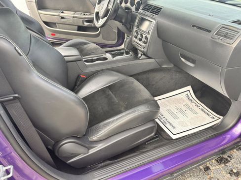 Used 2014 Dodge Challenger R/T image 9
