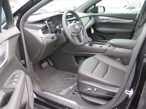 New 2026 Cadillac XT5 Luxury image 11