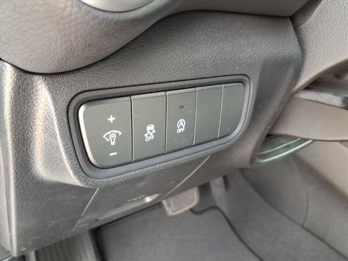Used 2025 Kia Soul LX w/ LX Technology Package FWD image 20