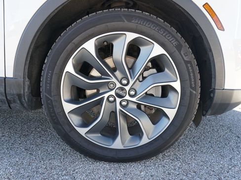 Used 2022 Lincoln Nautilus Reserve image 5