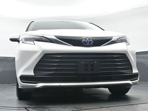 Used 2025 Toyota Sienna LE image 39