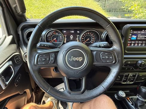 Used 2022 Jeep Gladiator Sport AWD/4WD image 18