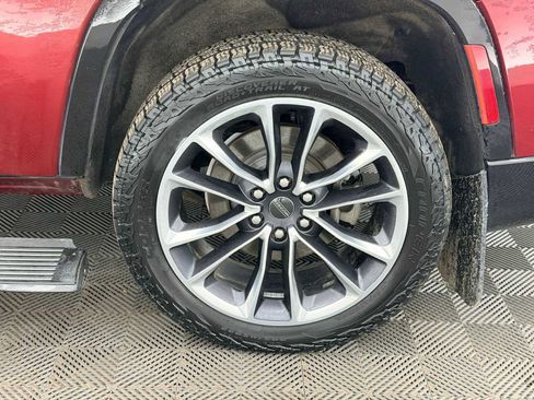 Used 2023 Jeep Wagoneer Series III w/ Premium Group I image 13