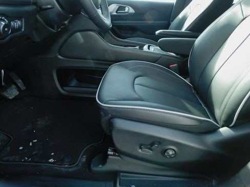 New 2026 Chrysler Pacifica Limited w/ S Appearance Package image 23