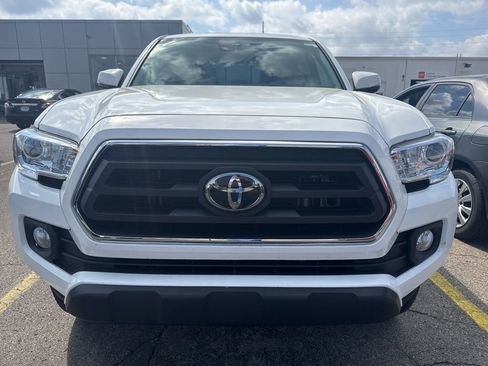 Used 2022 Toyota Tacoma SR5 w/ Technology Package image 8