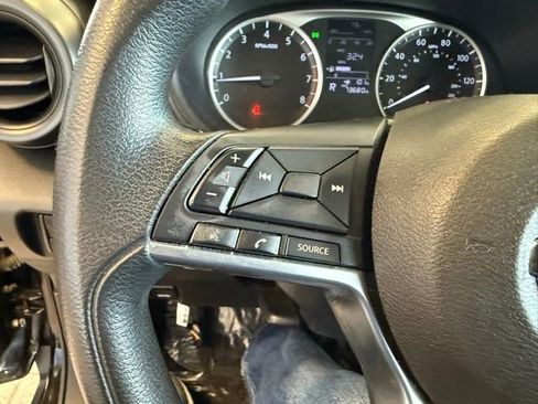 Used 2020 Nissan Kicks S image 18
