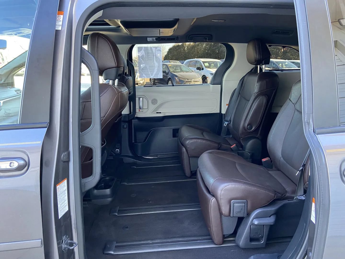 Used 2022 Toyota Sienna Platinum AWD/4WD image 27