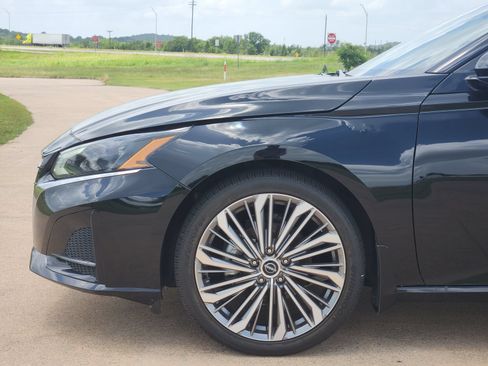 Certified 2025 Nissan Altima 2.5 SL FWD image 13