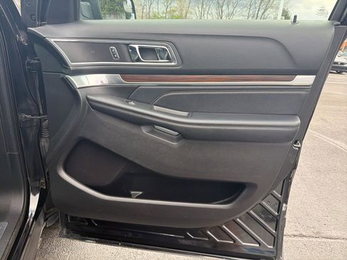 Used 2017 Ford Explorer Limited image 26