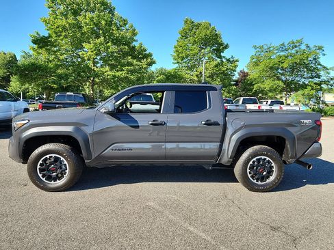 Certified 2025 Toyota Tacoma TRD Off-Road AWD/4WD image 8