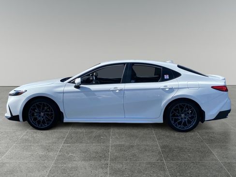 Used 2025 Toyota Camry SE FWD image 2