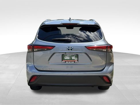Used 2021 Toyota Highlander XLE AWD/4WD image 6
