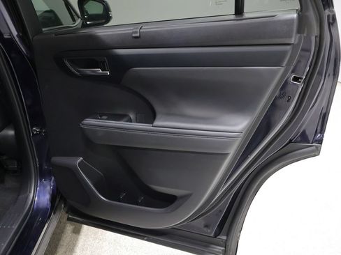 Used 2024 Toyota Highlander XLE AWD/4WD image 20