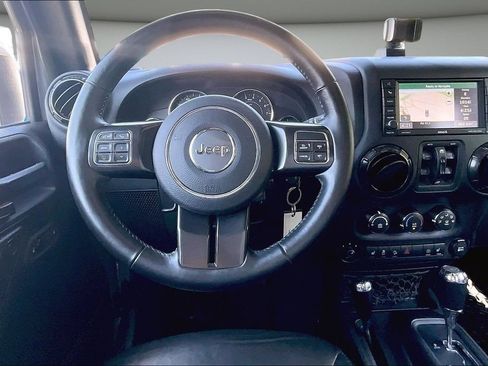 Used 2017 Jeep Wrangler Unlimited Sahara AWD/4WD image 8
