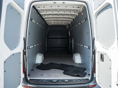 Used 2024 Mercedes-Benz Sprinter 2500 image 10