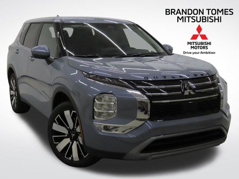 New 2025 Mitsubishi Outlander SE image 1