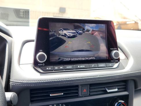 Used 2024 Nissan Rogue SV FWD image 24