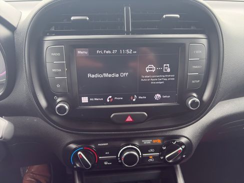 Used 2023 Kia Soul LX image 12