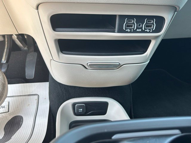 Used 2023 Chrysler Pacifica Touring-L FWD image 12