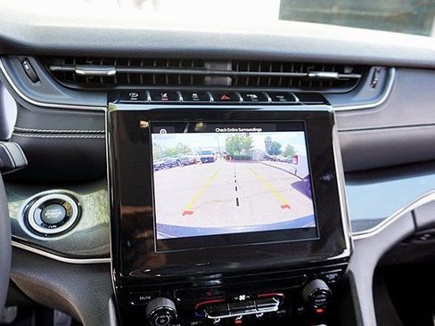 Used 2023 Jeep Grand Cherokee L Laredo RWD image 29