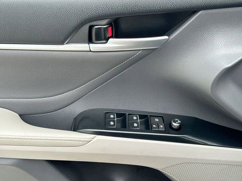 Used 2018 Toyota Camry XSE FWD image 13
