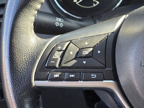 Used 2020 Nissan Rogue SV image 29