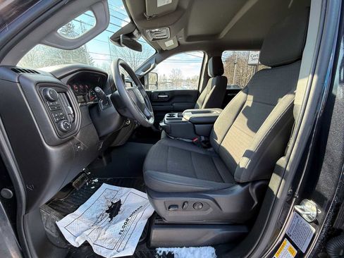 Used 2024 Chevrolet Silverado 2500 Custom w/ Custom Value Package image 16