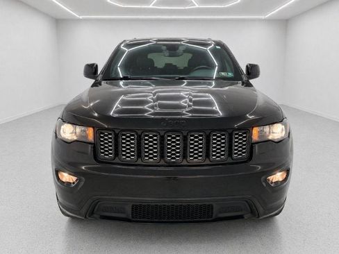 Used 2019 Jeep Grand Cherokee Altitude AWD/4WD image 8