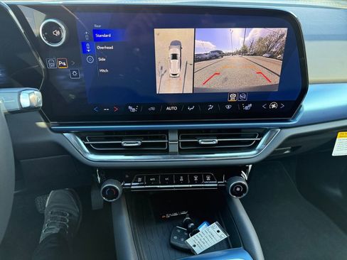 New 2026 Chevrolet Equinox EV LT FWD image 19