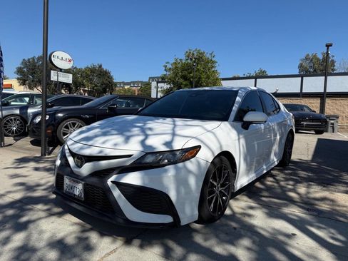 Used 2022 Toyota Camry SE image 5