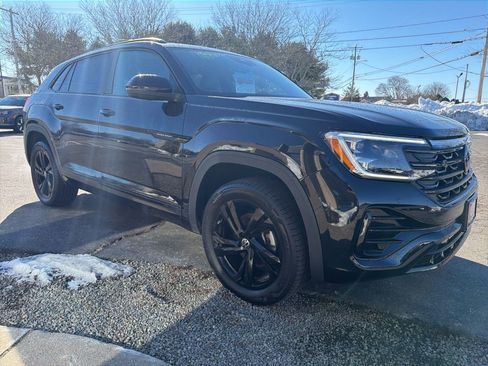 Used 2025 Volkswagen Atlas Cross Sport SEL R-Line image 3