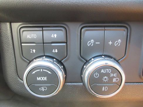 New 2026 GMC Yukon Denali w/ Denali Reserve Package AWD/4WD image 17