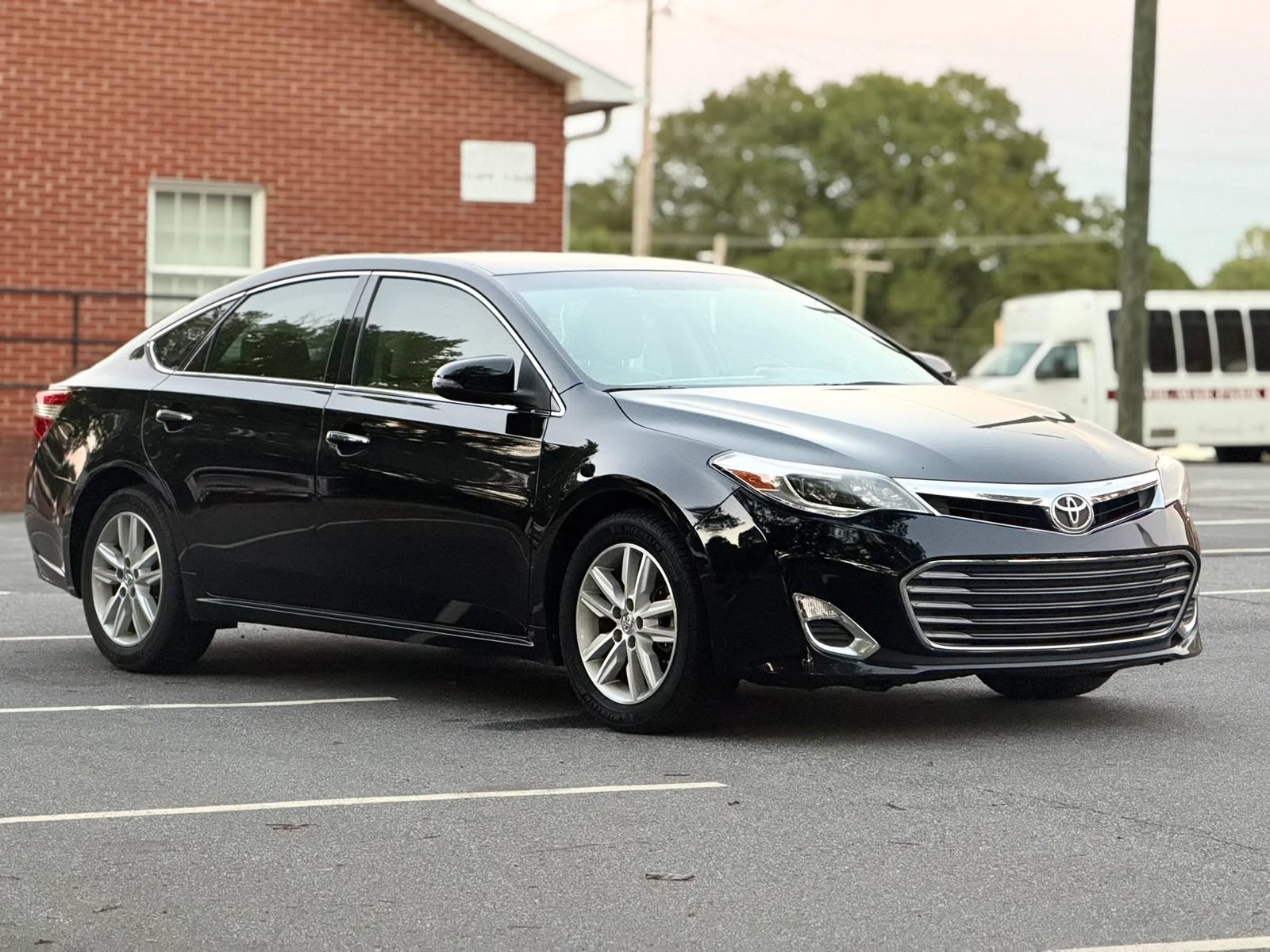 Used 2015 Toyota Avalon XLE FWD image 9