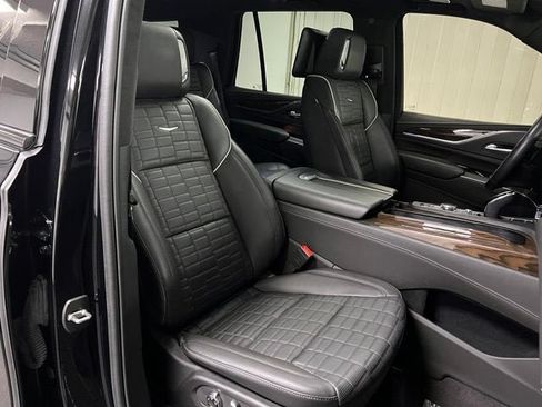 Used 2024 Cadillac Escalade Sport Platinum w/ Heavy-Duty Trailer Package AWD/4WD image 17